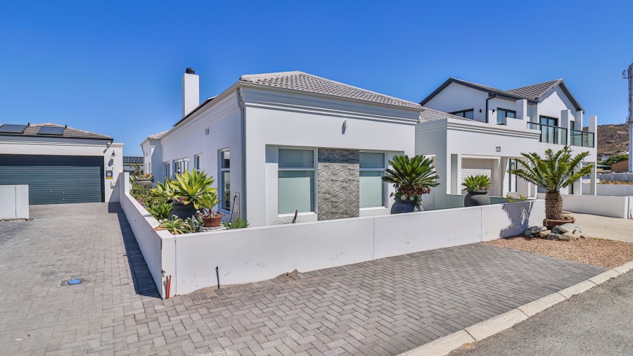 4 Bedroom Property for Sale in Sandy Point Beach Estate Western Cape